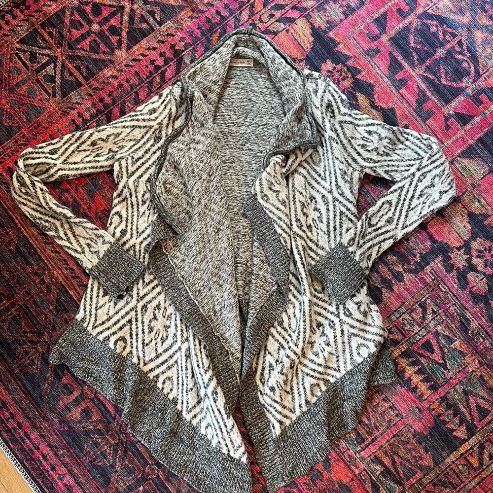 Abercrombie & Fitch gray and white Print Waterfall Cardigan Women's Size M/L